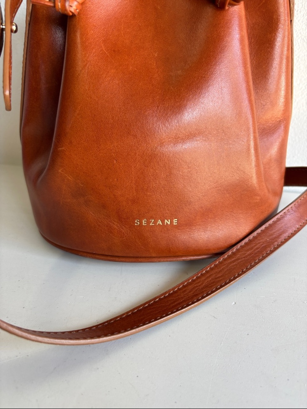 Sezane Farrow Mini Bag in Natural Heritage Leather Bucket Bag - Picture 4 of 12